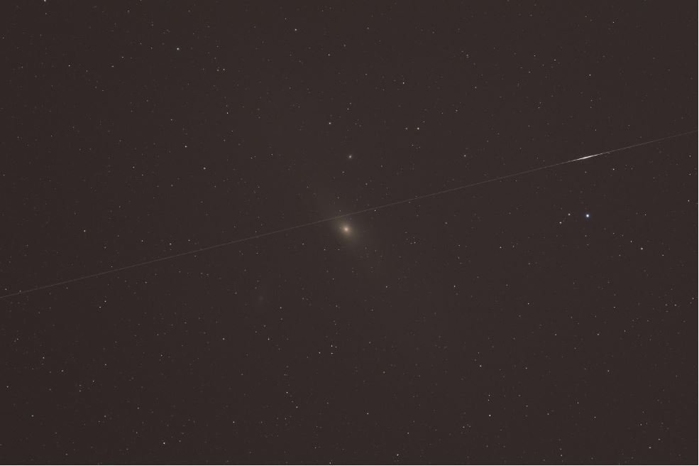 possible meteor m31.JPG